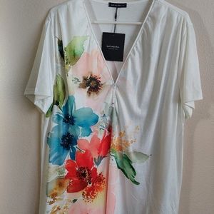 White floral zippered v-neck short sleeved JustFashionNow new XL top